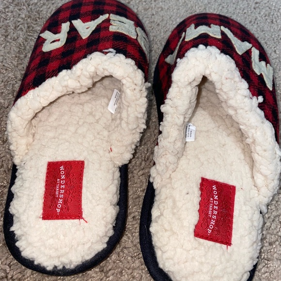 NWOT Wondershop Mama Bear Slippers Size 5/6 - Picture 2 of 2